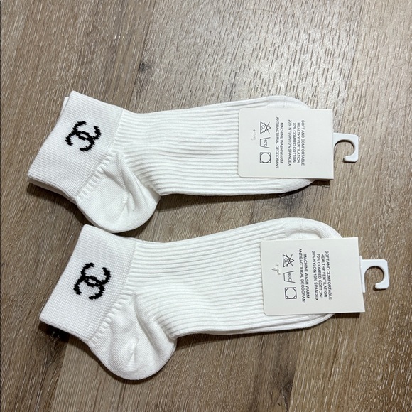Chanel Black and white gwp Socks bundle of 2 - Picture 2 of 2